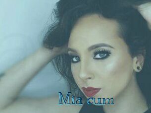 Mia_cum