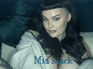 Mia_mack