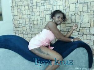 Tyra_kruz